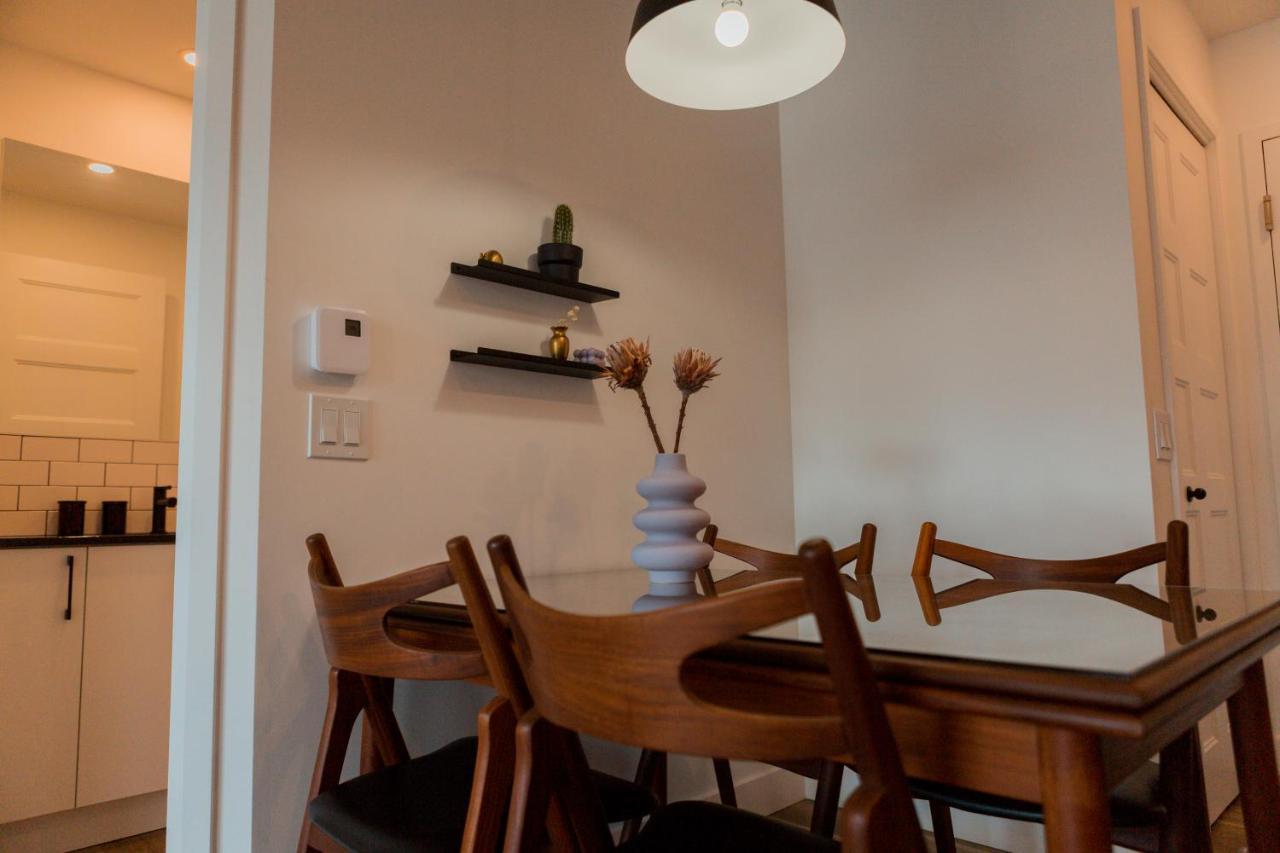 Condo Mid-Century Modern Style - Pool/Terrace ケベックシティ エクステリア 写真