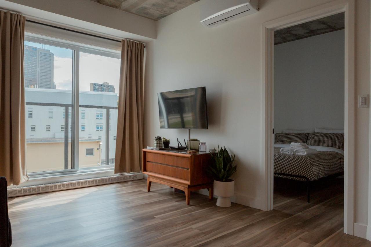 Condo Mid-Century Modern Style - Pool/Terrace ケベックシティ エクステリア 写真