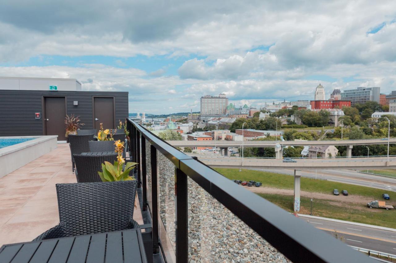 Condo Mid-Century Modern Style - Pool/Terrace ケベックシティ エクステリア 写真