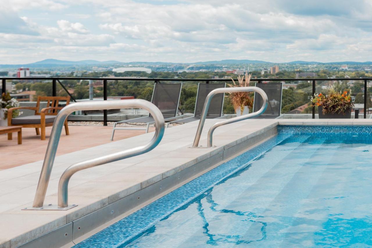 Condo Mid-Century Modern Style - Pool/Terrace ケベックシティ エクステリア 写真