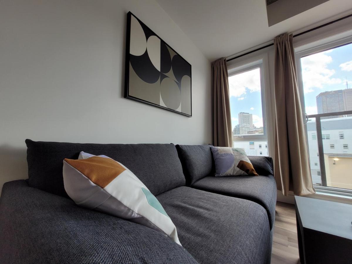 Condo Mid-Century Modern Style - Pool/Terrace ケベックシティ エクステリア 写真
